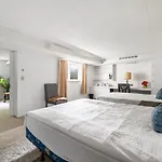 Spacious Bedroom House In Vancouver With Modern Amenities