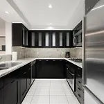 Bright And Spacious 2 Bedroom On Coal Harbors Waterfront