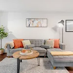 Bright And Spacious 2 Bedroom On Coal Harbors Waterfront