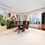 Deluxe Double Room With Private Washroom In Family Villa