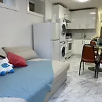 Great Location Private Fully Furnished Suite