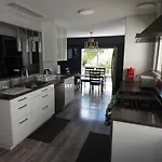 Modern Comfort- Furnished 3-Bedroom Oasis In Vibrant Vancouver
