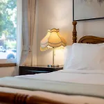 Scenic And Radiant Haven In The Heart Of Vancouver