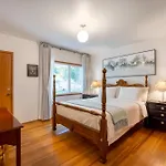 Scenic And Radiant Haven In The Heart Of Vancouver