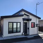 Central & Modern Whole House In Vancouver