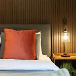 Designer Cozy Condo In Vibrant West End Dwntwn