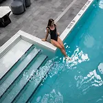 Paradox Hotel Vancouver