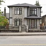Central Main Street Home Minutes From Qe Park