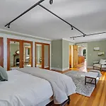 The Vancouver Heritage Home - Mount Pleasant