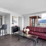 Spacious 2 Bedroom Downtown Condo With Mountain Views