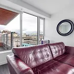 Spacious 2 Bedroom Downtown Condo With Mountain Views