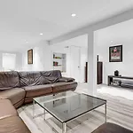 Comfortable 2-Bed Suite Near Ubc