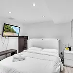 Comfortable 2-Bed Suite Near Ubc