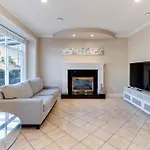 Modern Comfort Getaway In A Quiet Neighborhood Near Downtown Vancouver