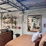 Elevated, Eclectic 2 Bedroom Loft In Vancouver