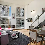 Stunning Loft In Yaletown With Panoramic City Views