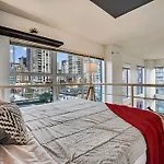 Stunning Loft In Yaletown With Panoramic City Views