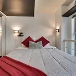 Stunning Loft In Yaletown With Panoramic City Views