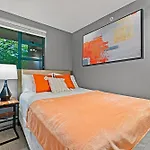 Magnificent 3 Bedroom Duplex In Center Of Yaletown With Fireplace