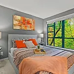 Magnificent 3 Bedroom Duplex In Center Of Yaletown With Fireplace