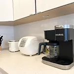 Adorable 4B House-Vancouver West Free Parking