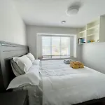 Adorable 4B House-Vancouver West Free Parking