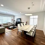 Adorable 4B House-Vancouver West Free Parking