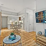 Modern Two Bedroom Townhouse Steps From Yaletown Amenities