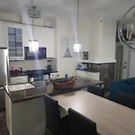 Corporate 2Br Townhouse In City Center
