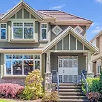 Modern Comfort Getaway In A Quiet Neighborhood Near Downtown Vancouver