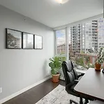 Rogers Arena Condo With Pool Jacuzzi & Sauna