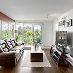 Rogers Arena Condo With Pool Jacuzzi & Sauna