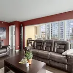 Rogers Arena Condo With Pool Jacuzzi & Sauna