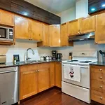 Charming Upper-Level 3-Bedroom House On Beatrice