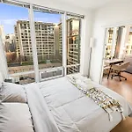 Modern & Cozy Home In The Heart Of Downtown Vancouver