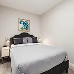 Urban Elegance Townhouse In Downtown Vancouver