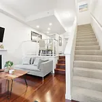 Luxury 2 Bedroom Townhouse In Yaletown Modern Elegance And Prime Location
