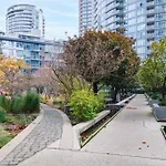 2 Bedroom Apartment With Sauna & Pool Next To Mall