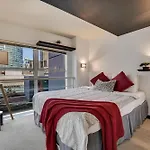 Sleek Urban Getaway Amid Cafes And Boutiques