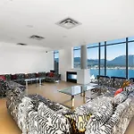 Luxury Central Apartment With City Views