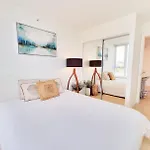 Beautiful 1 Bedroom In The Heart Of Downtown: Parking, Pool & Gym