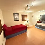 Vancouver City Home Stay- Near Kitsilano Beach, Ubc & Downtown