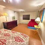 Vancouver City Home Stay- Near Kitsilano Beach, Ubc & Downtown