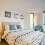 Yaletown Gorgeous Unit Steps From The Beach