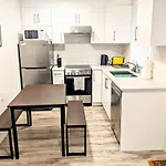 2 Bedrooms Free Parking Central Location