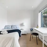 Charming 2-Bd Retreat In The Heart Of Vancouver