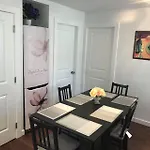 Mary\'S Housr - Yvr, Downtown , Ubc