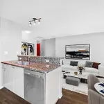Chic And Central 2Br Home Next To Yaletown Nightlife