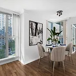 Chic And Central 2Br Home Next To Yaletown Nightlife