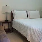 Custom Built 3Bedroom Home In Kitsilano